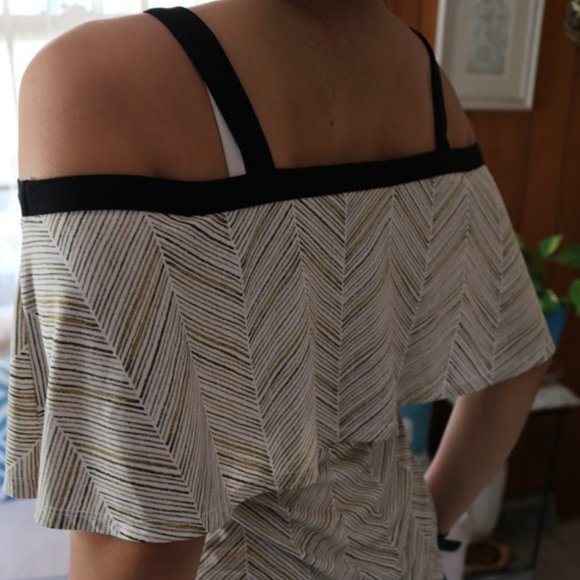 3/$15 CATO Cold Shoulder Pop Over Printed Blouse - Picture 12 of 16